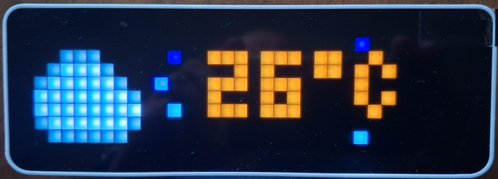 El reloj Ulanzi mostrando la temperatura exterior de la estación